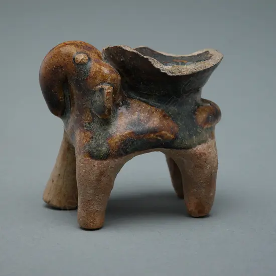 A stoneware figure fragment, stoneware - Sawankhalok - late 14thC,